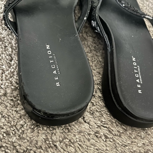Kenneth Cole flip flops - Picture 2 of 2